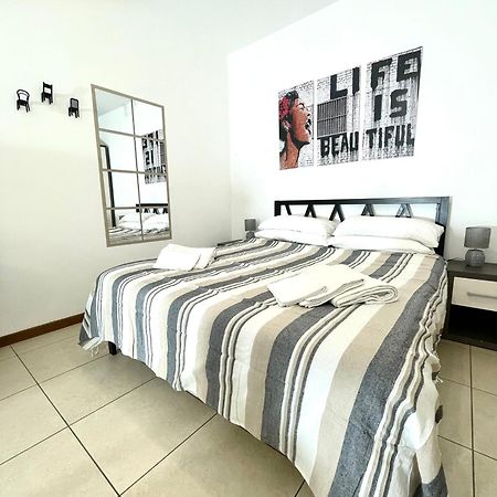 Toret Vanchiglia Studio Apartment Турин Екстер'єр фото