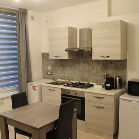 Toret Vanchiglia Studio Apartment Турин Екстер'єр фото