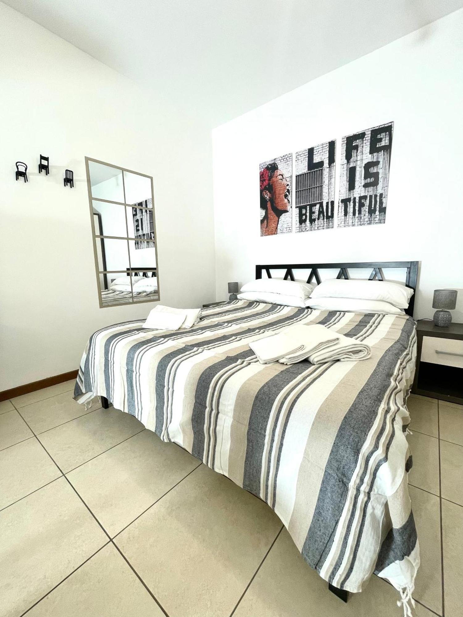 Toret Vanchiglia Studio Apartment Турин Екстер'єр фото